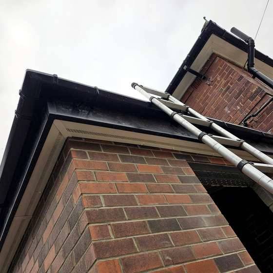 Fascia and gutter at the corner